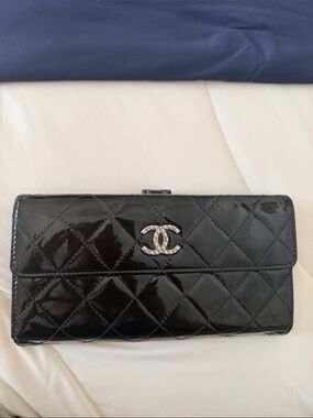 CHANEL Black Quilted Patent Leather CC-Emblem Wallet